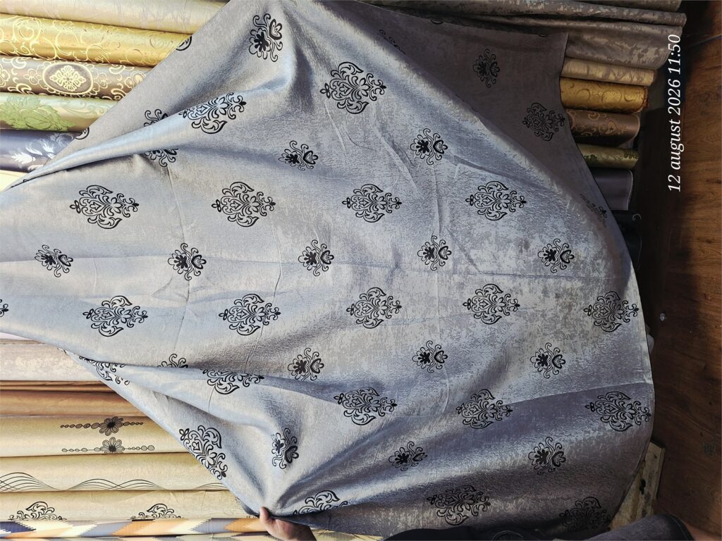 Draperie gri-perlat cu medalioane Mirella realizată la comandă – detaliu textură