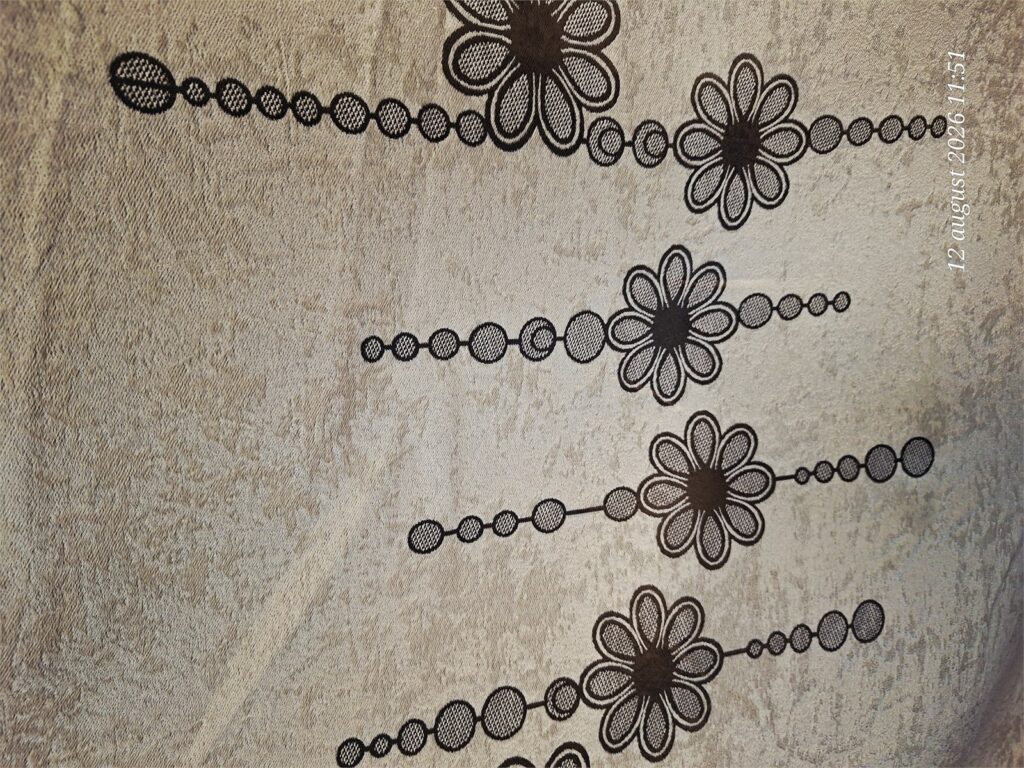 Draperie ivoire cu broderie Marguerite realizată la comandă – detaliu material