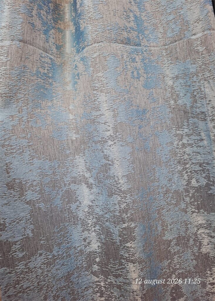 Draperie jacquard argintiu-bleu Aurora realizată la comandă – detaliu material