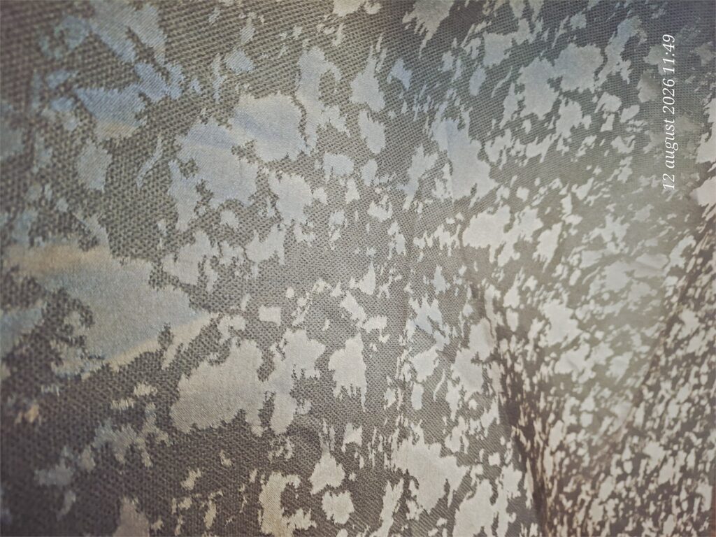 Draperie jacquard argintiu-grafit Mirage realizată la comandă – detaliu material