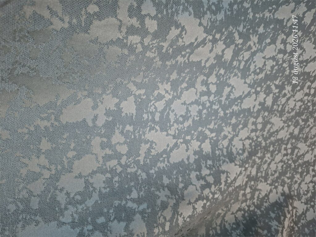 Draperie jacquard bleu-gri Serenity realizată la comandă – detaliu material
