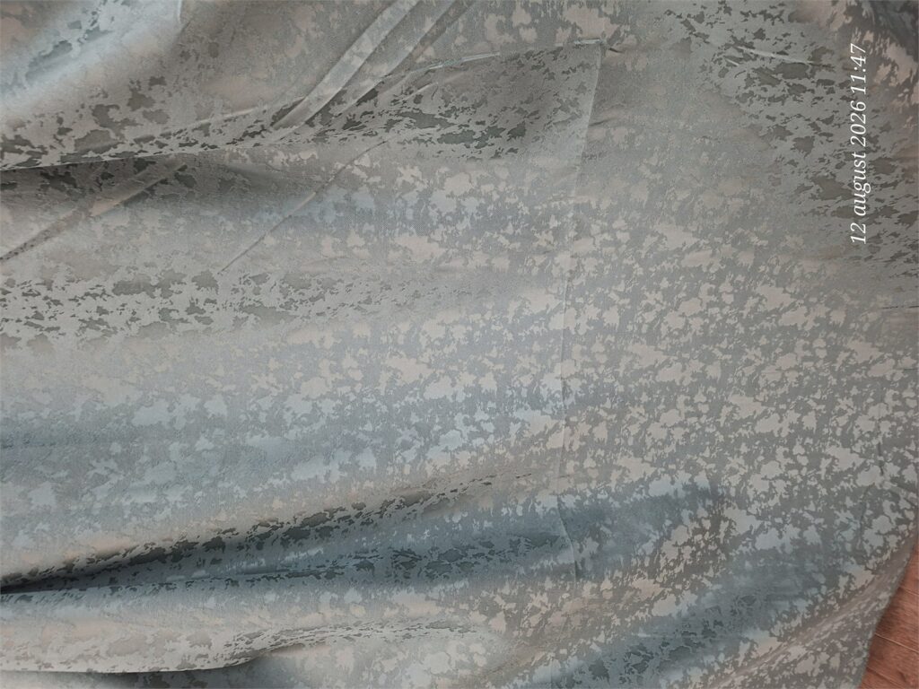 Draperie jacquard bleu-gri Serenity realizată la comandă – detaliu textură