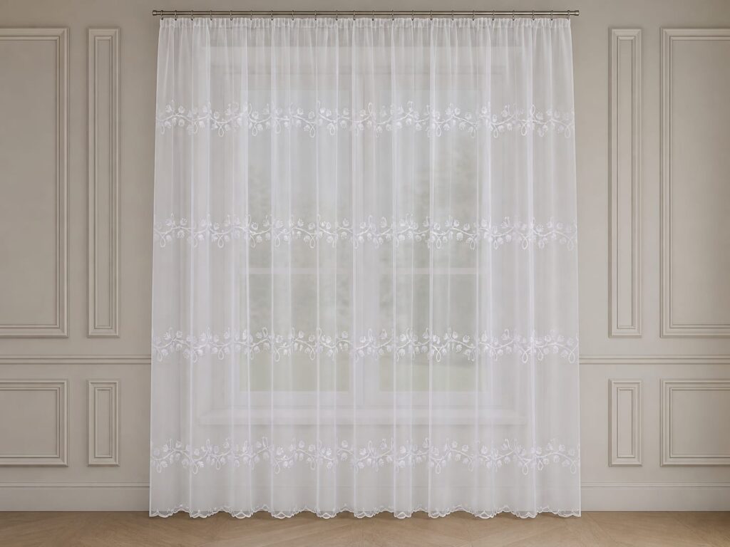 Perdea cu benzi decorative realizată la comandă