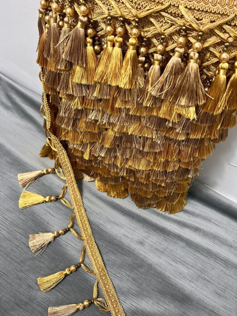 Pasmanterie decorativă cu franjuri – Model 01