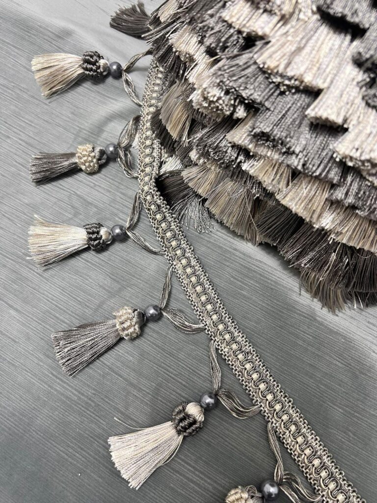Pasmanterie decorativă cu franjuri – Model 02