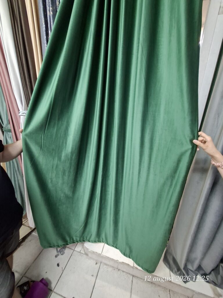 Draperie din catifea verde smarald Emerald